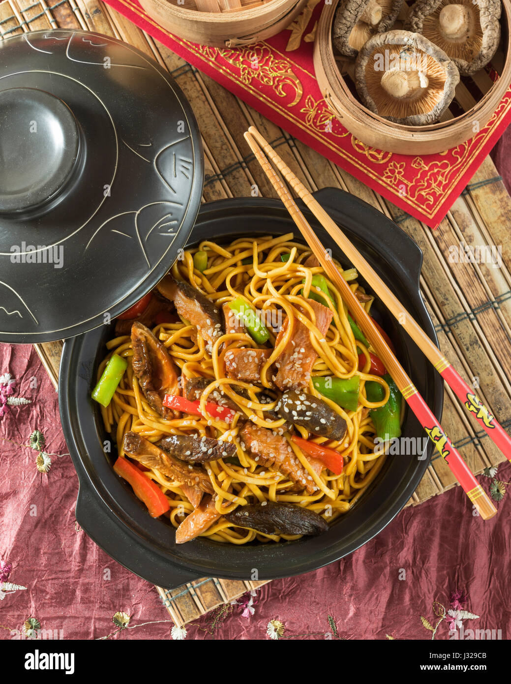 Hoisin duck noodles. Chinese food Stock Photo - Alamy