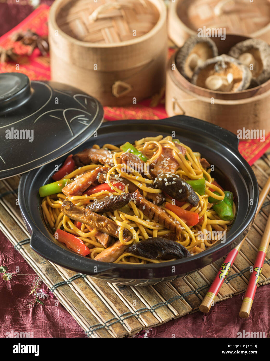 Hoisin duck noodles. Chinese food Stock Photo - Alamy