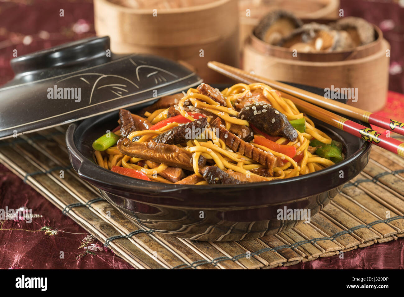Hoisin duck noodles. Chinese food Stock Photo - Alamy