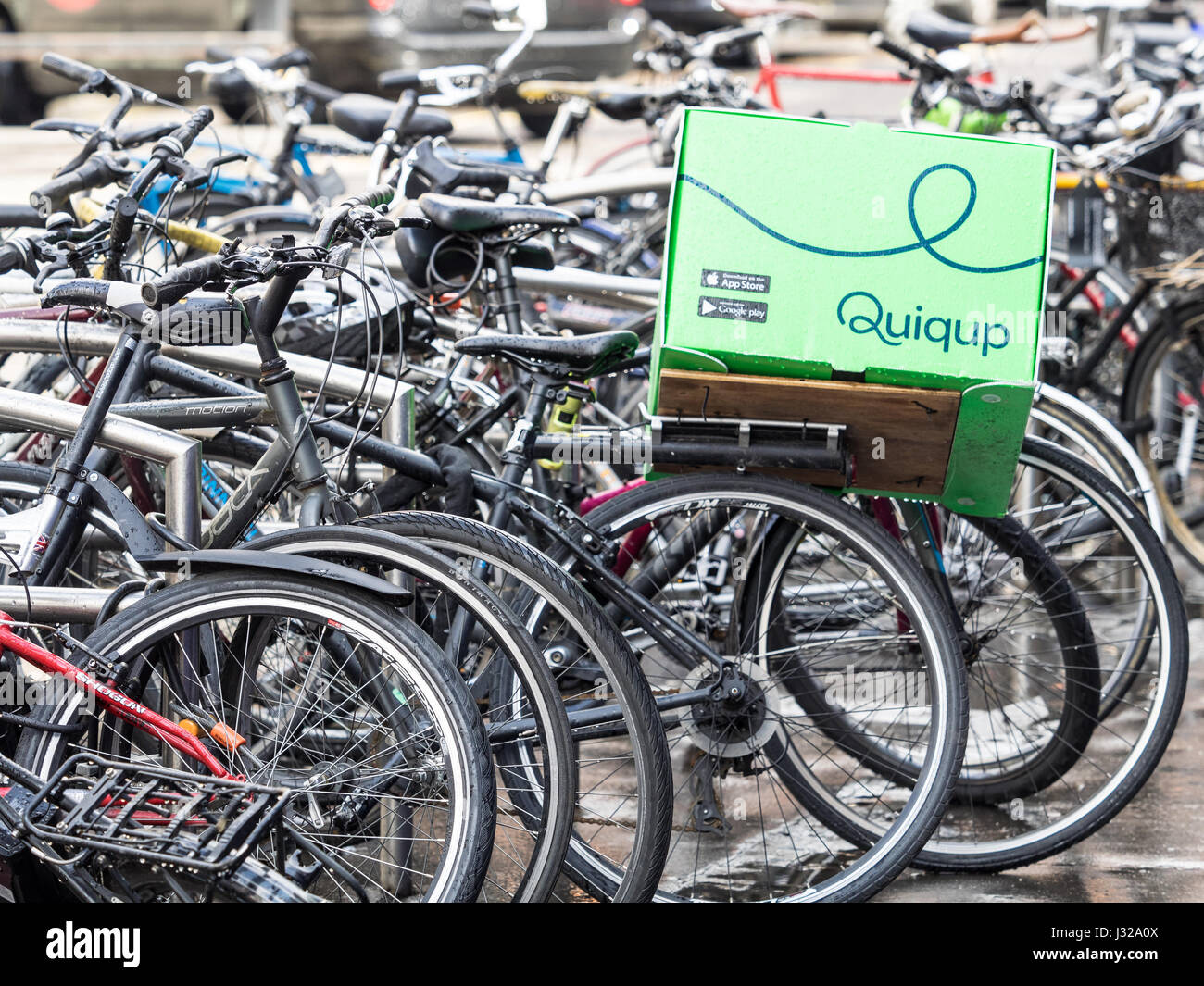 London courier bike hires stock photography and images Alamy