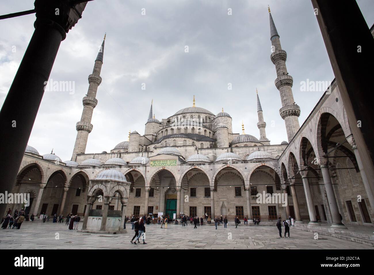 The courtyard of the Blue Mosque, or Sultan Ahmed Mosque, in Istanbul ...
