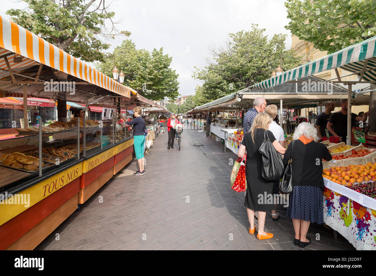 France, Nice, Market of Cours de Selaya, Les Ponchettes, market stalls. Stock Photo