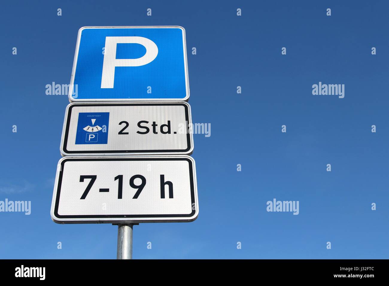 German road sign parking with disk for 2 hours between 719 h Stock Photo Alamy