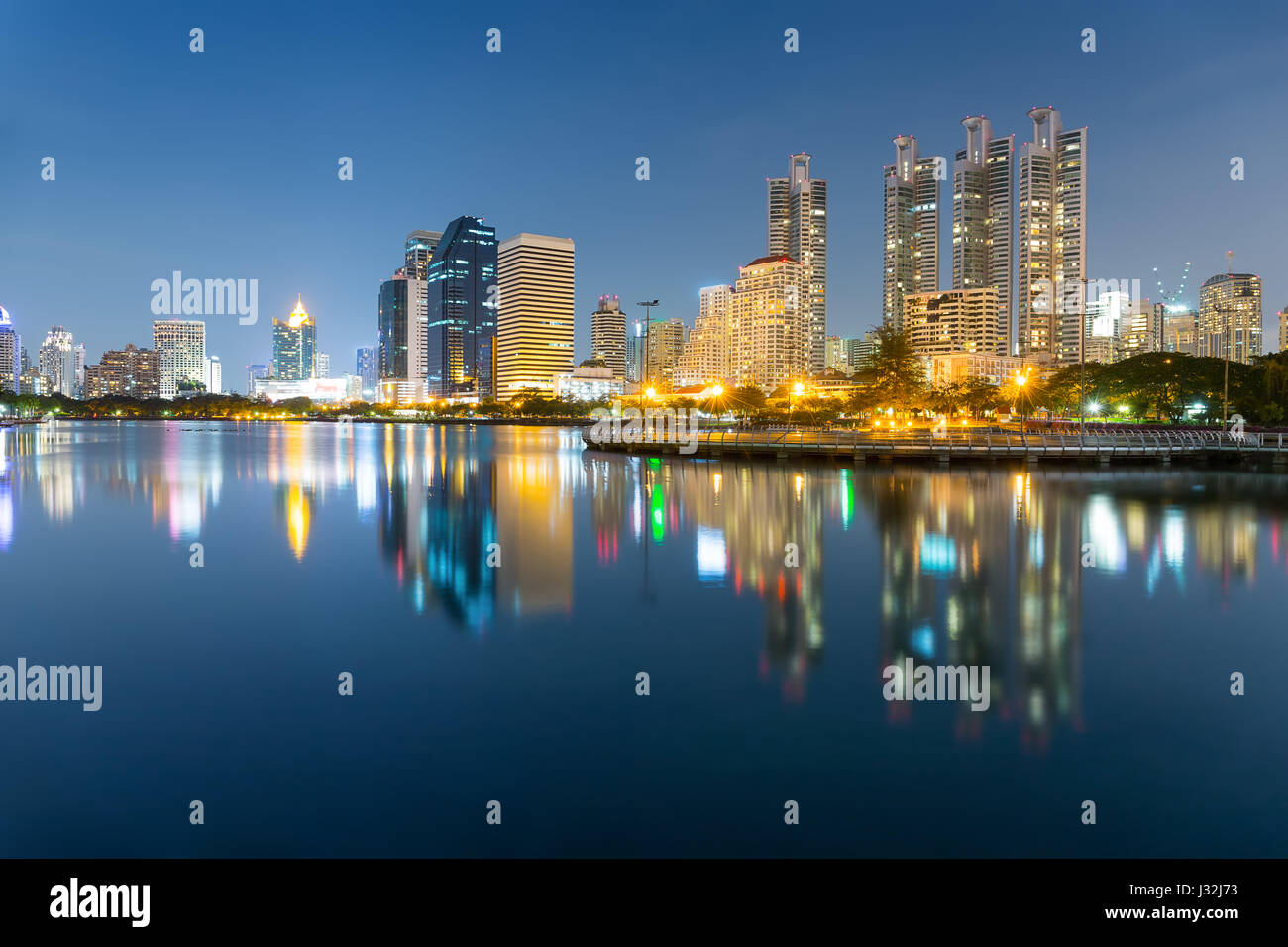 Reflect in water hi-res stock photography and images - Alamy
