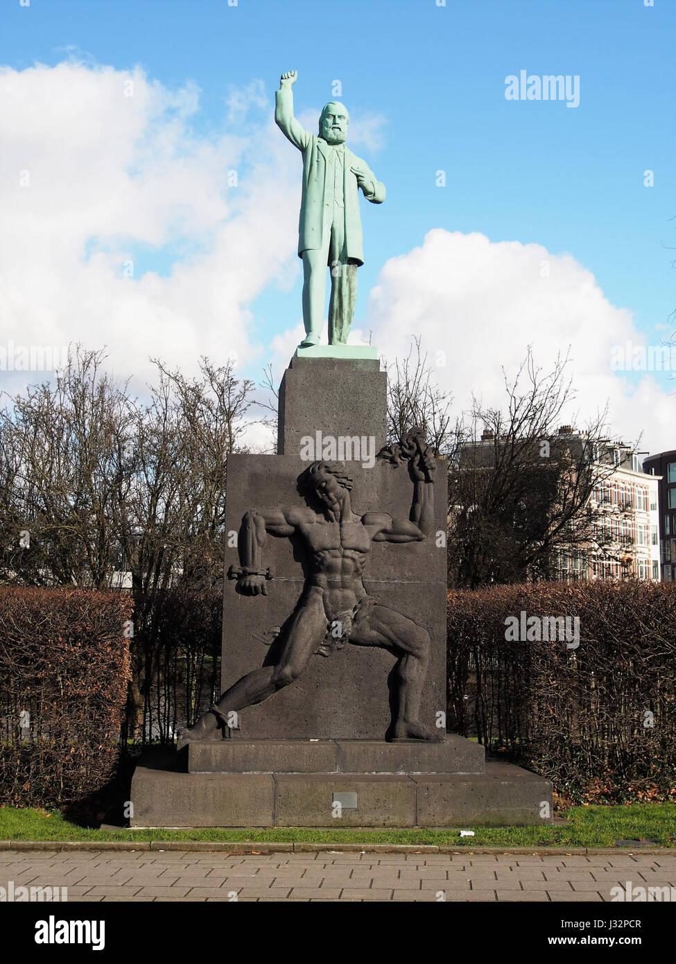 Standbeeld Ferdinand Domela Nieuwenhuis (1846-1919) gemaakt in 1931 door Johan Polet foto 1 Stock Photo