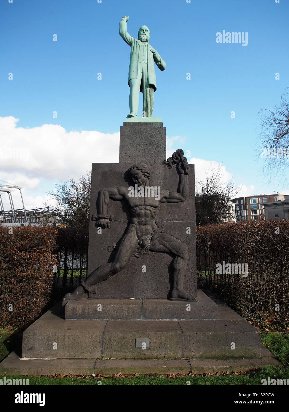 Standbeeld Ferdinand Domela Nieuwenhuis (1846-1919) gemaakt in 1931 door Johan Polet foto 3 Stock Photo