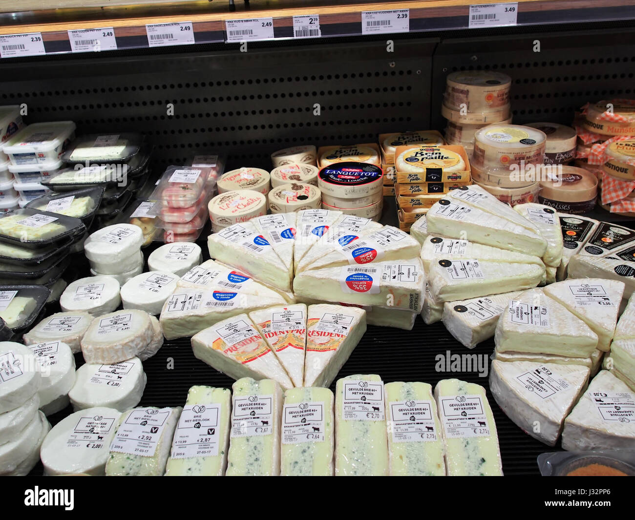 Kaas bij Albert Heijn foto 1 Stock Photo Alamy