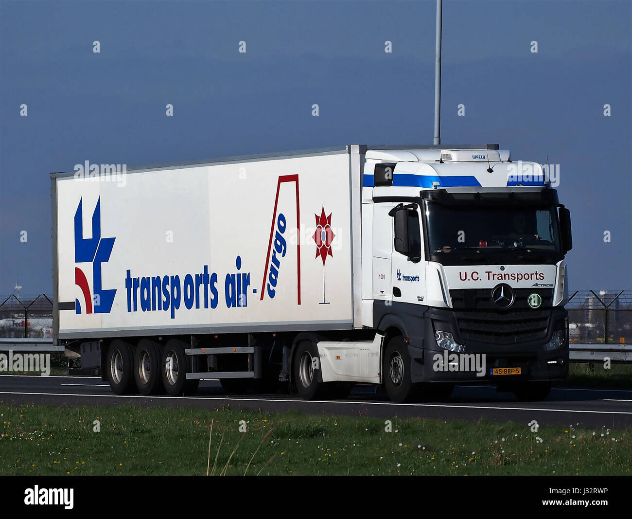 Actros mercedes truck hi-res stock photography and images