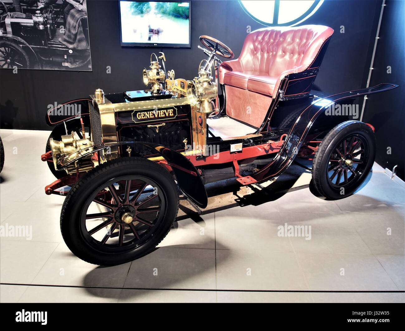 the-1904-darracq-12hp-genevieve-is-a-vintage-automobile-known-for-its