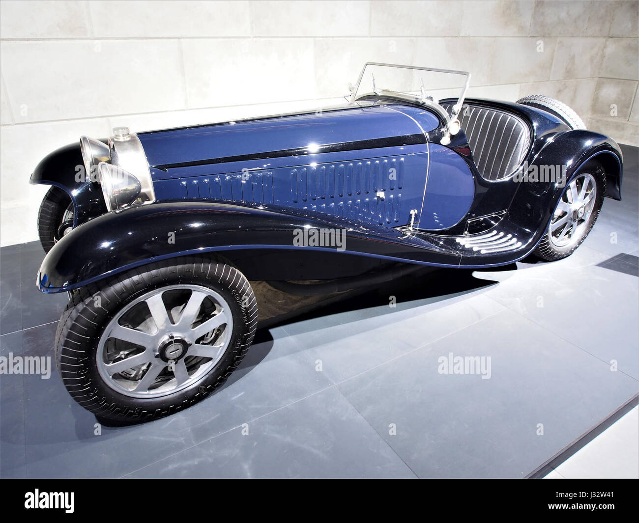 1932 Bugatti Type 54 Bachelier Roadster 5 litre 8 cylinder supercharged  300hp pic6 Stock Photo - Alamy