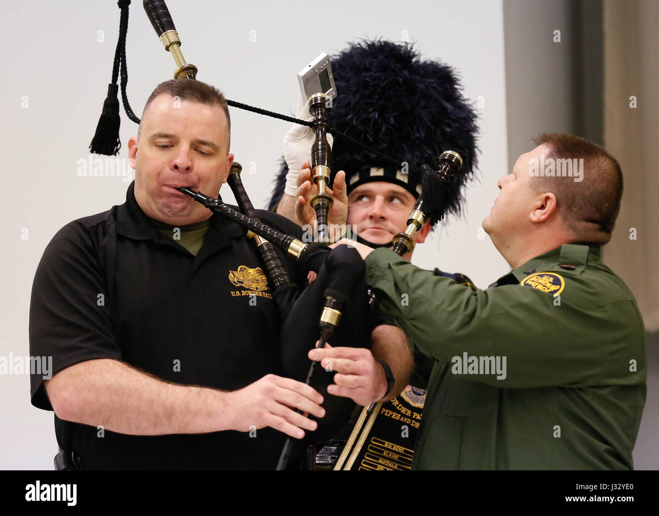 Commander of the U.S. Border Patrol Pipes and Drums Band Richard ...