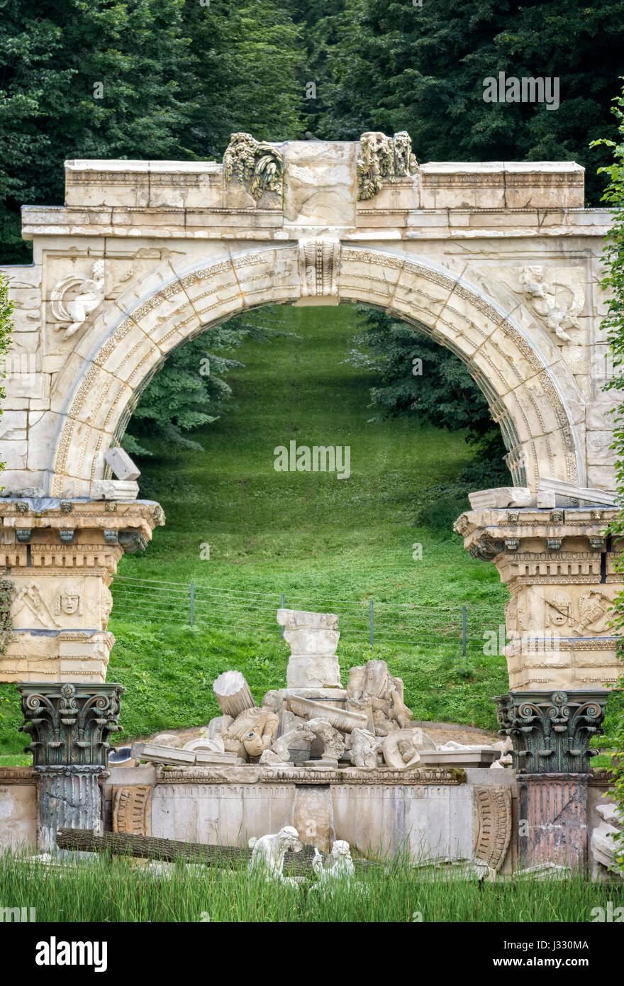 Roman ruins inside schonbrunn park hi-res stock photography and images ...