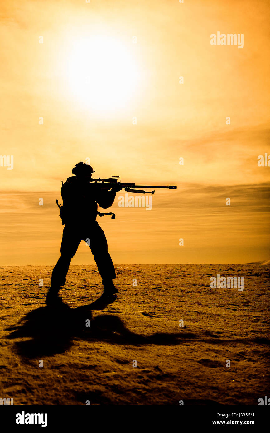 Silhouette of soldier with sniper rifle Stock Photo - Alamy