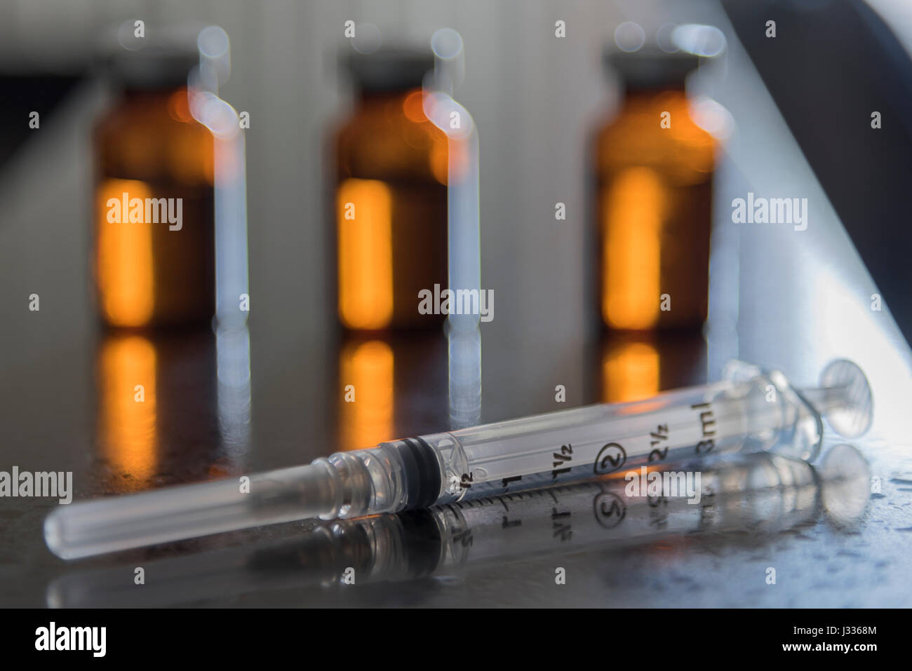 Vials of medicine and syringes Stock Photo Alamy