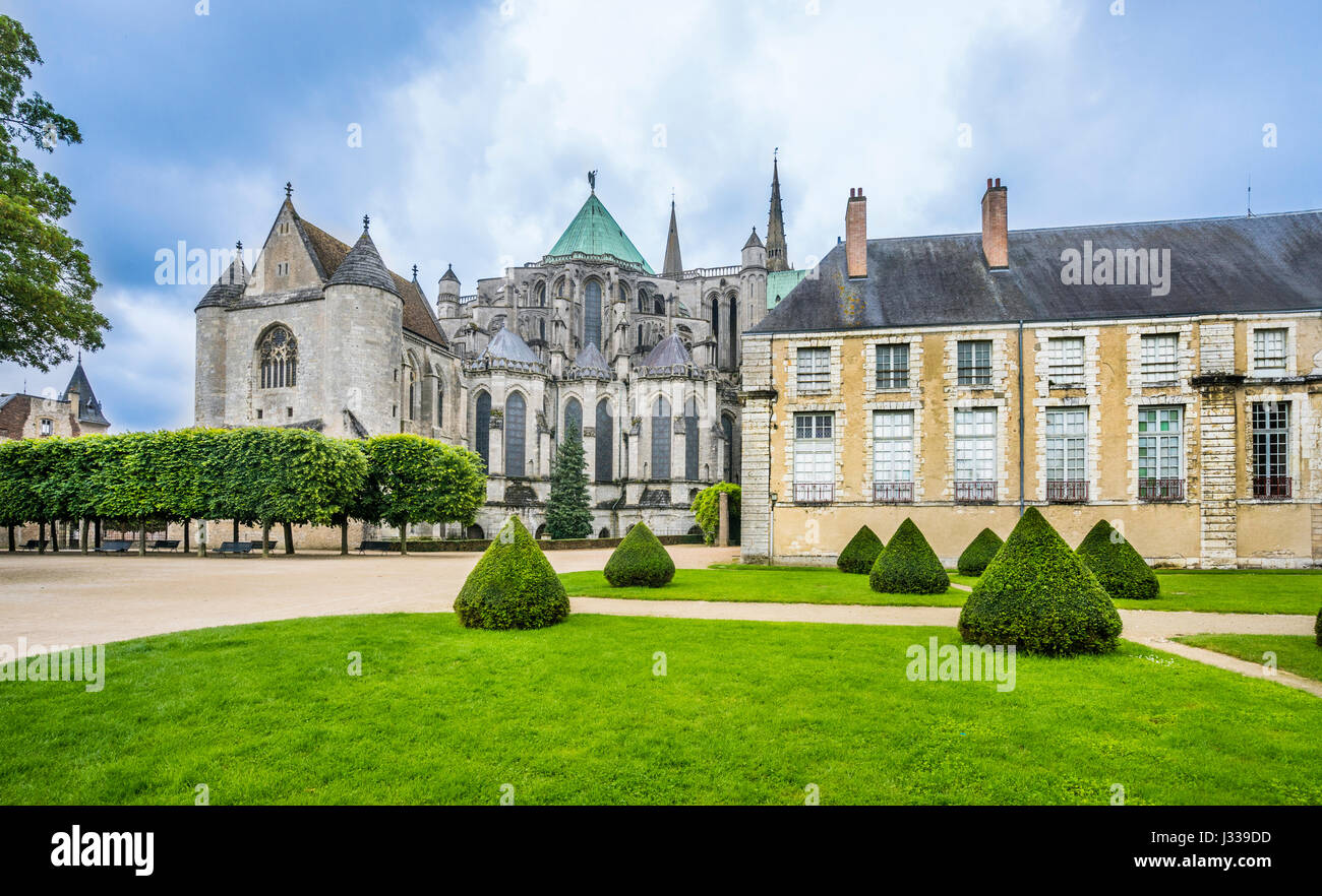 France, Centre-Val de Loire, Chartres, Jardin de l'Eveche (Bishop's Palace Garden) at Chartres Cathedral Stock Photo