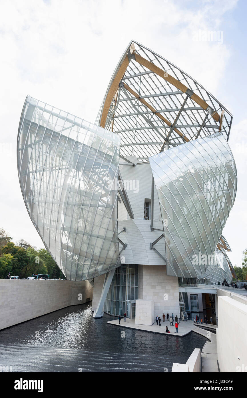 Fondation Louis Vuitton, Museum, Bois de Bologne, Ile de France, France,  Paris Stock Photo - Alamy