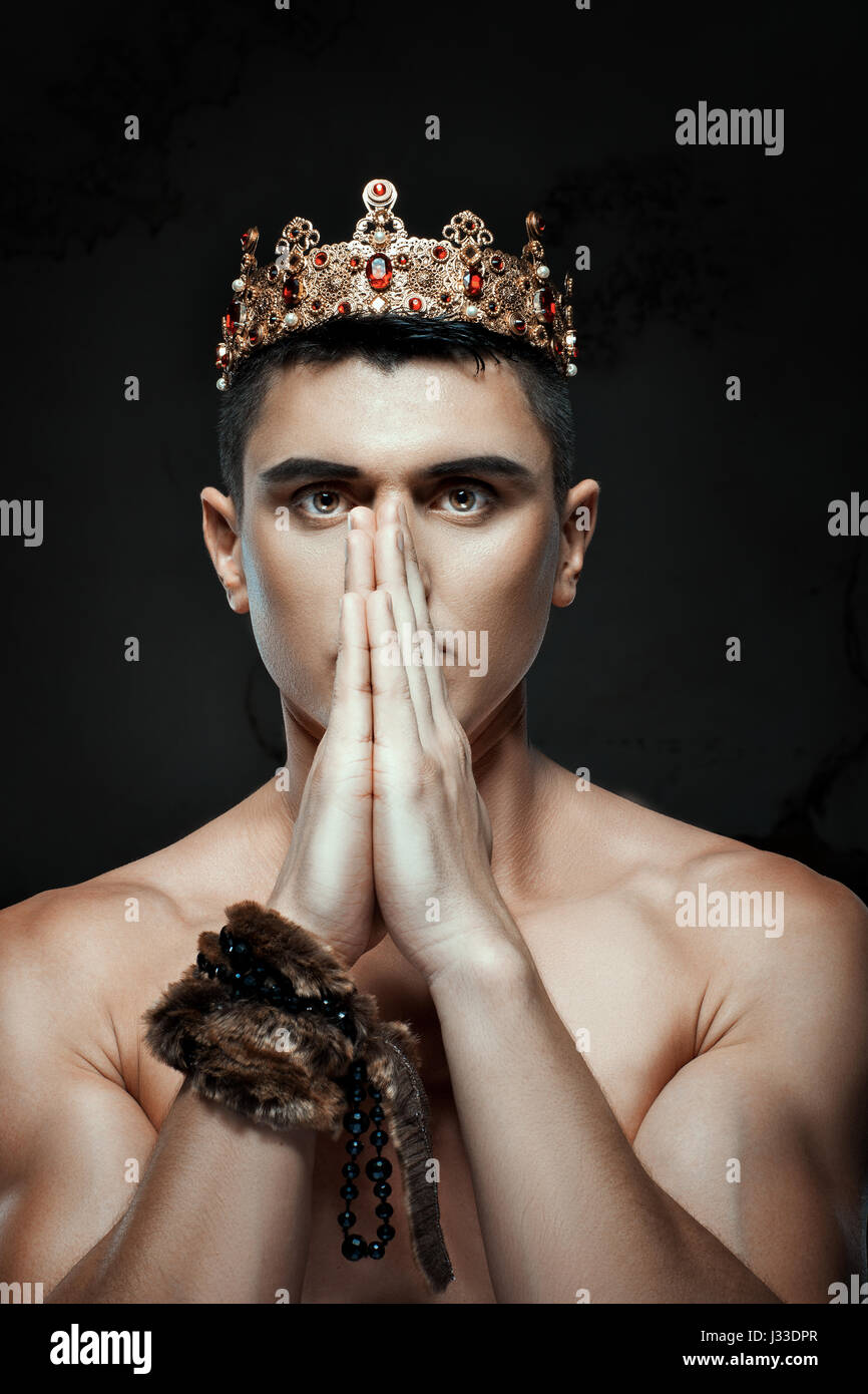 Венчальная корона романовых. Тиары короны диадемы датск королевы. Королевская корона. Корона царицы. Отданная корона.