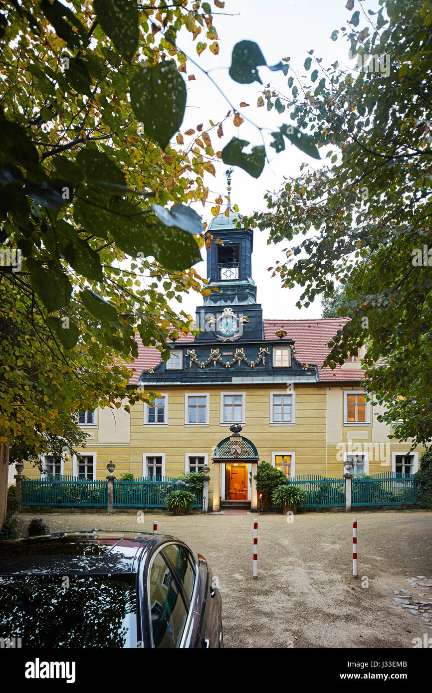 Linden tree allee to historic manor house Villa Sorgenfrei, country hotel, Augustusweg 48, Radebeul, Dresden, Germany Stock Photo