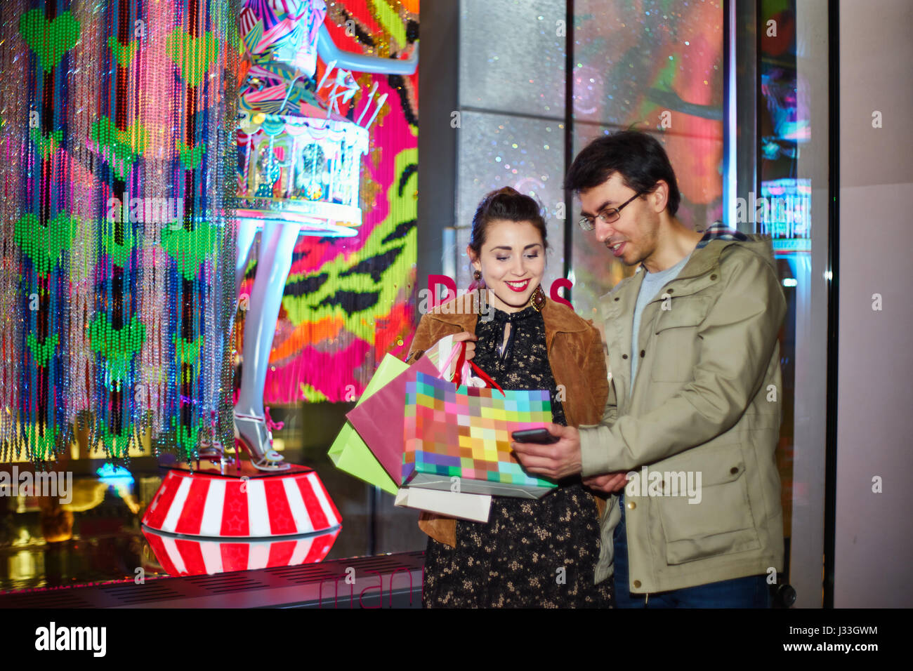 Woman man mobile phone in hi-res stock photography and images - Alamy