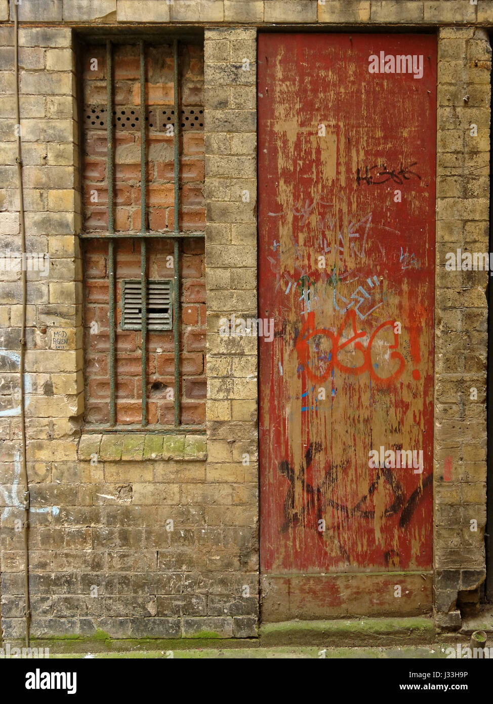 Glasgow alley it backstreet bars on windows dilapidated doors and windows Stock Photo