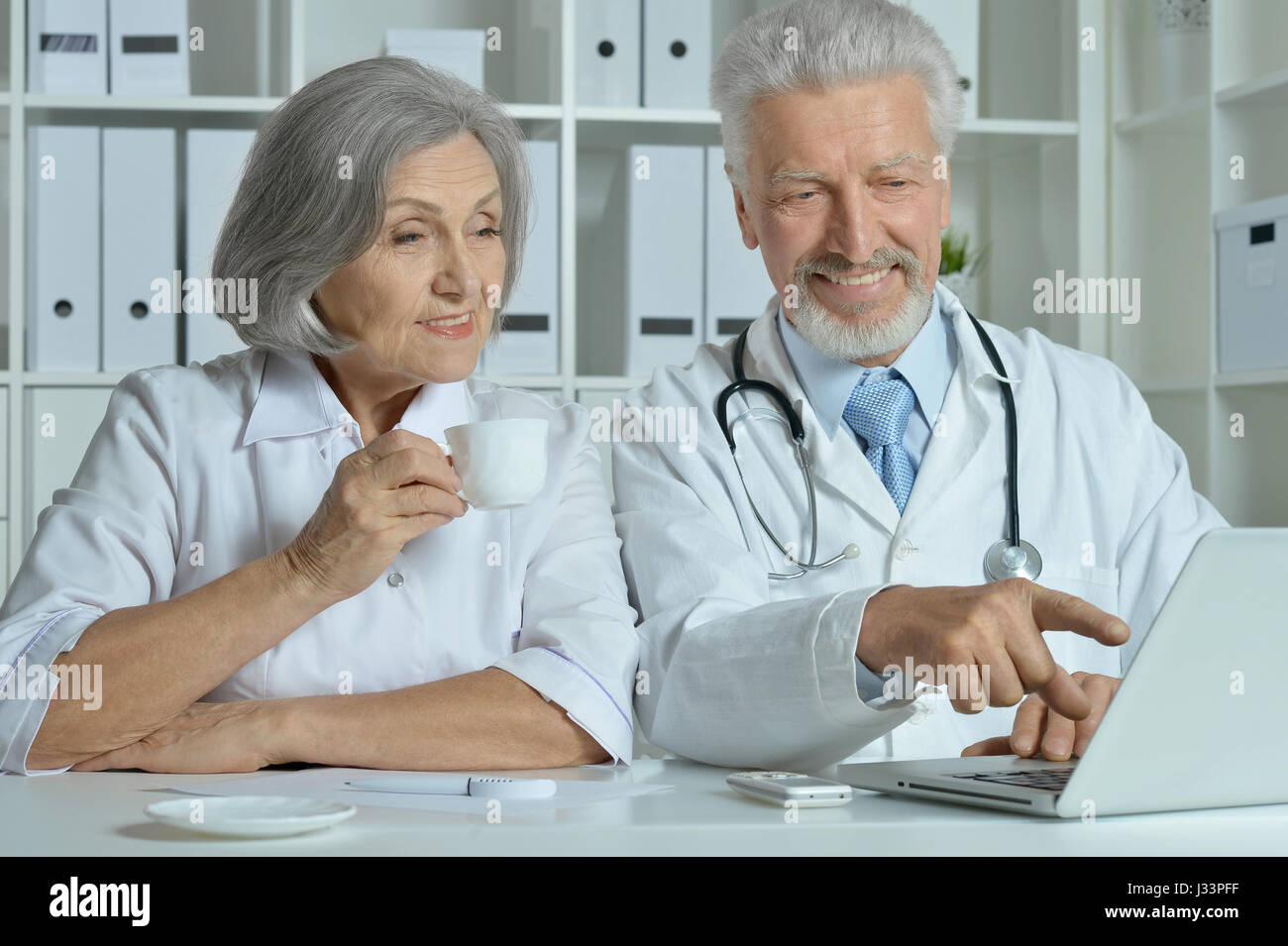 Two white coat doctors hi-res stock photography and images - Alamy
