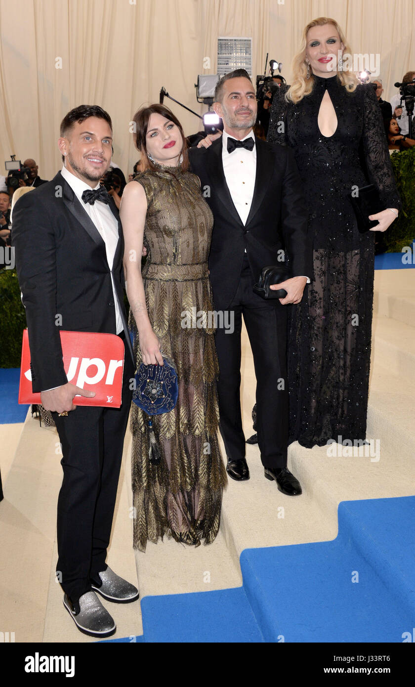 Char Defrancesco, Frances Bean Cobain, Marc Jacobs and Courtney Love attending The Metropolitan Museum of Art Costume Institute Benefit Gala 2017, in New York, USA. PRESS ASSOCIATION Photo. Picture date: Monday 1st May, 2017. See PA Story SHOWBIZ Gala. Photo credit should read: Aurore Marechal/PA Wire Stock Photo