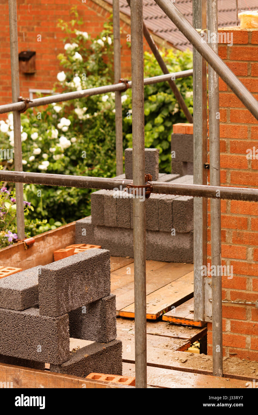 Scaffolding and brick wall Stock Photo - Alamy