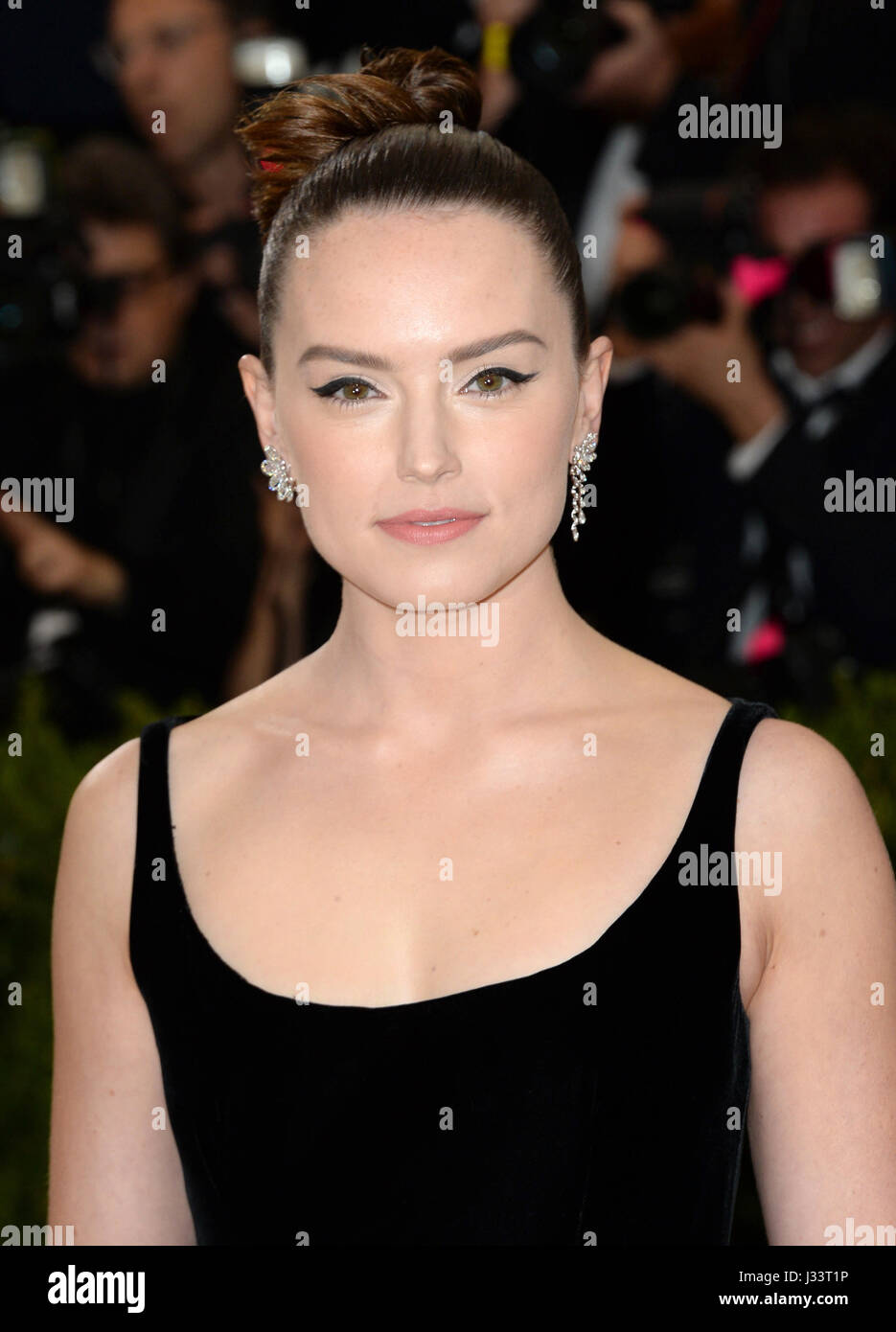 Daisy Ridley attending The Metropolitan Museum of Art Costume Institute Benefit Gala 2017, in New York, USA. PRESS ASSOCIATION Photo. Picture date: Monday 1st May, 2017. See PA Story SHOWBIZ Gala. Photo credit should read: Aurore Marechal/PA Wire Stock Photo