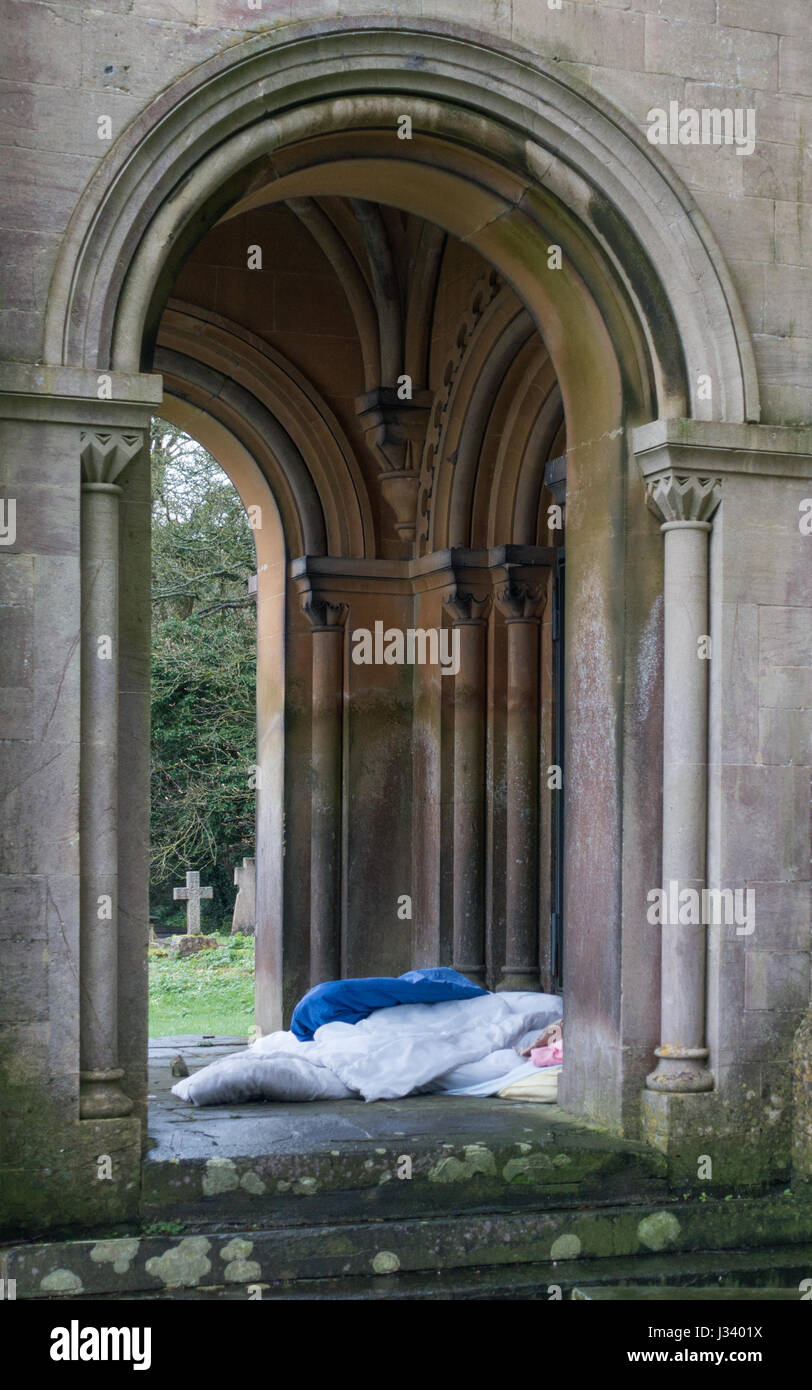 homeless bed bedding duvet blanket on a church chapel doorstep doorway Stock Photo Alamy