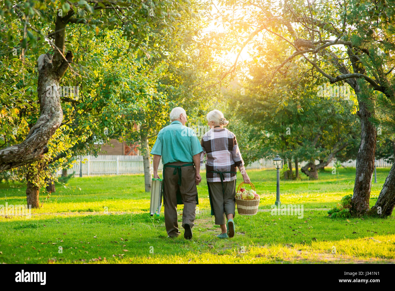 Elderly couple back garden hi-res stock photography and images - Alamy