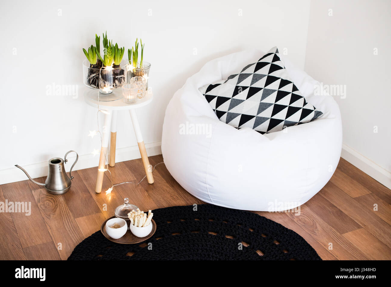 View of minimalist room decor Stock Photo - Alamy