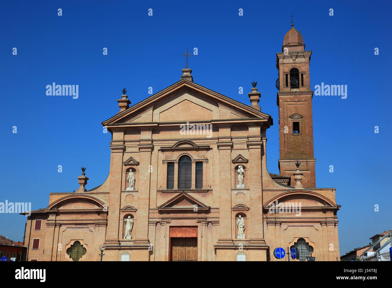 Piazza Unita and the abbey church Santo Stefano in der Stadt Novellara, Novellara, Province of Reggio Emilia, Emilia-Romagna, Italy Stock Photo