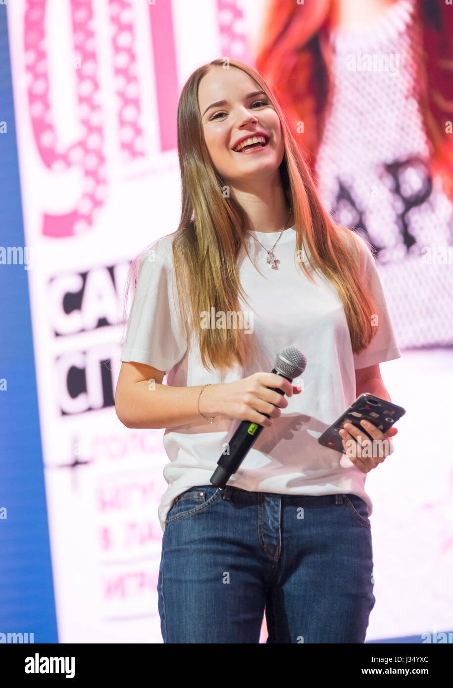 Tashlab ketilgan uyda rus porno