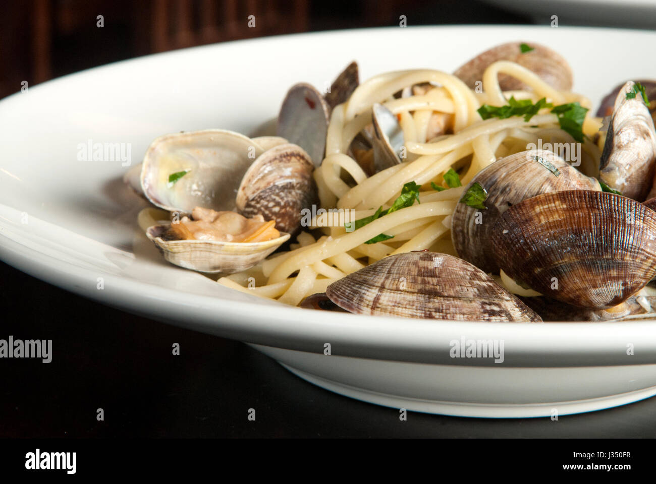 Linguini and clams hires stock photography and images Alamy