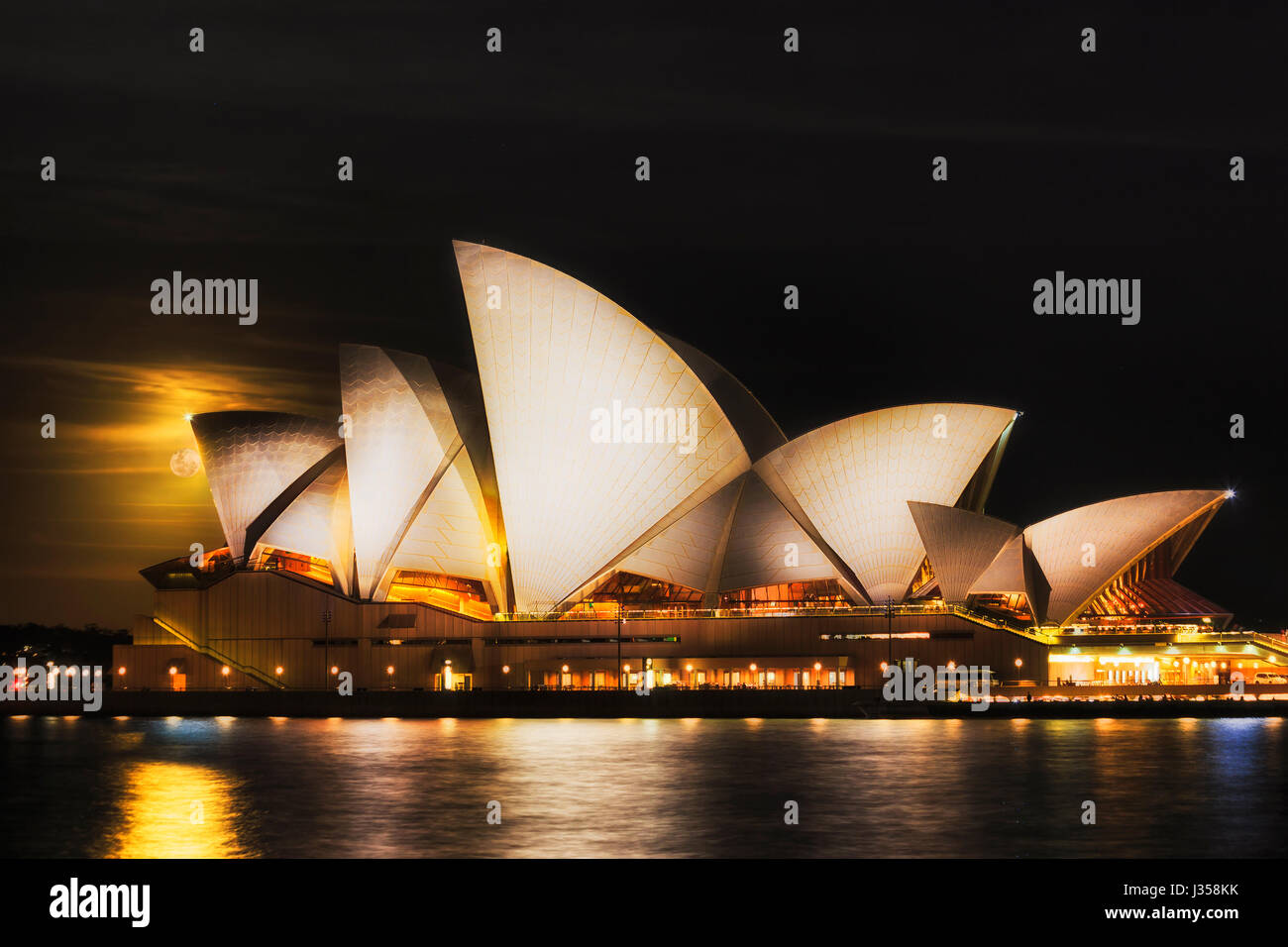 Full Moon Sydney Stock Photos Full Moon Sydney Stock Images Alamy