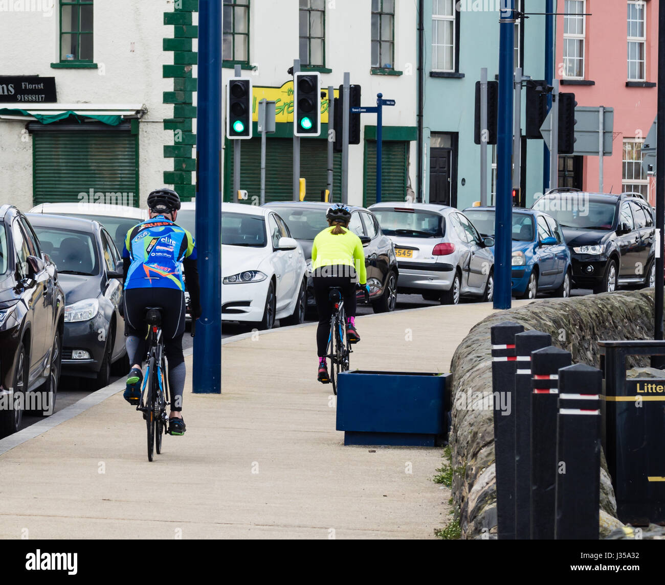 can cyclists ride on pavements