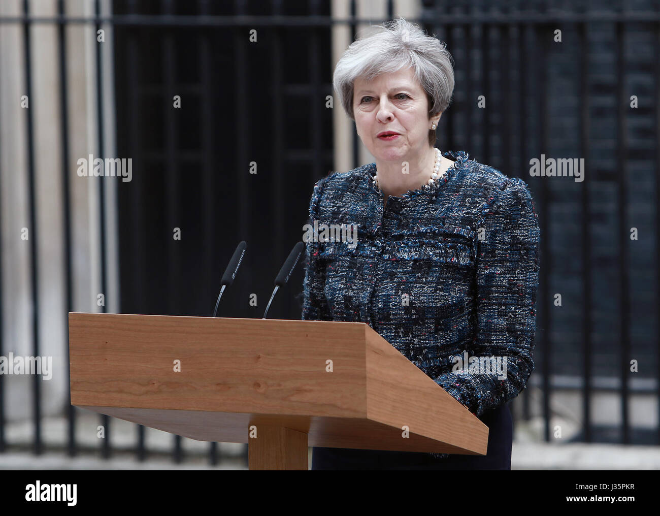 London, UK. 3rd May, 2017. Prime Minister Theresa May dissolves Parliament, Downing Street, London, UK. 3rd May, 2017. Credit: Tejas Sandhu/Alamy Live News Stock Photo