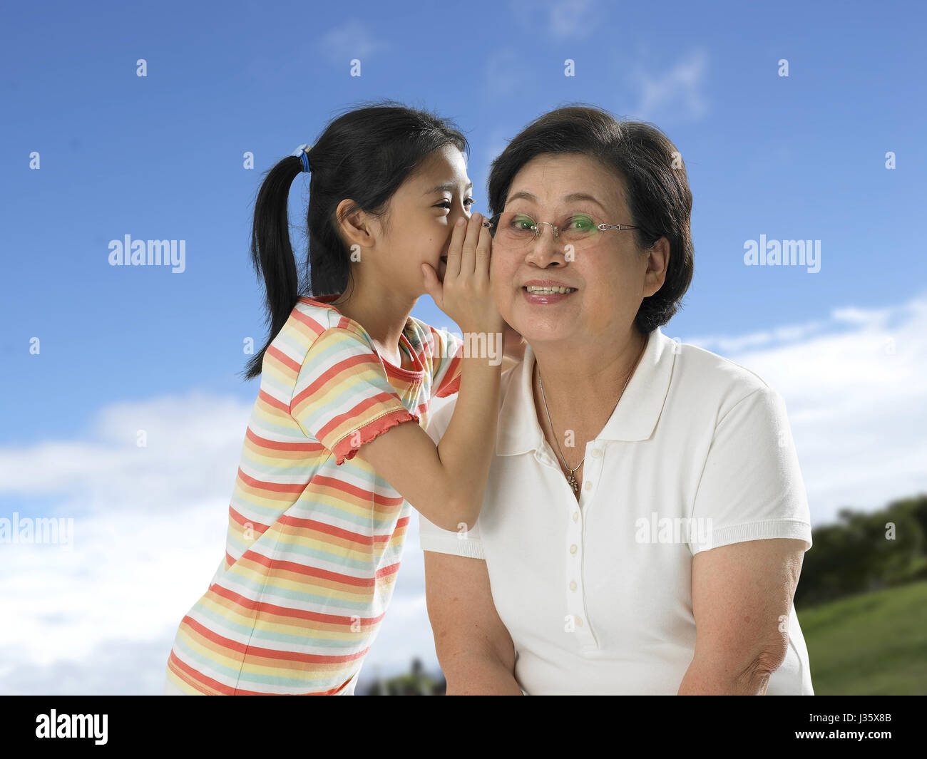 Two elderly chinese women talking hi-res stock photography and images ...