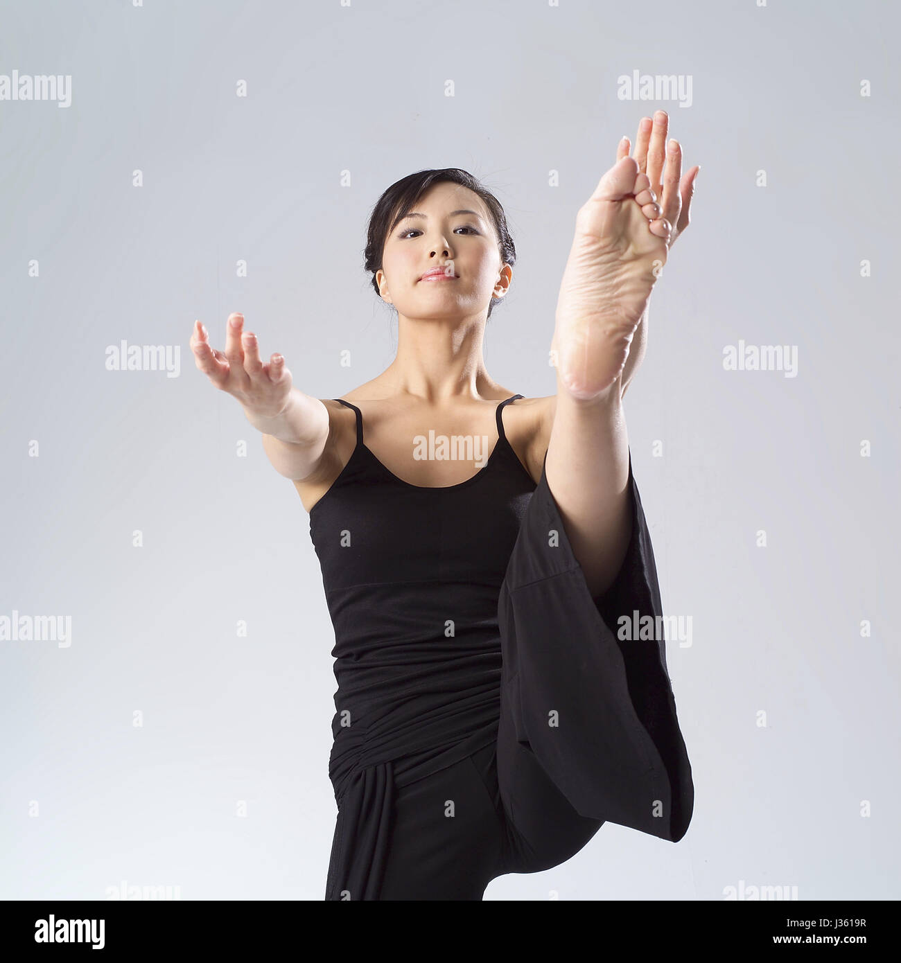 Chinese woman dancing barefoot hi-res stock photography and images - Alamy