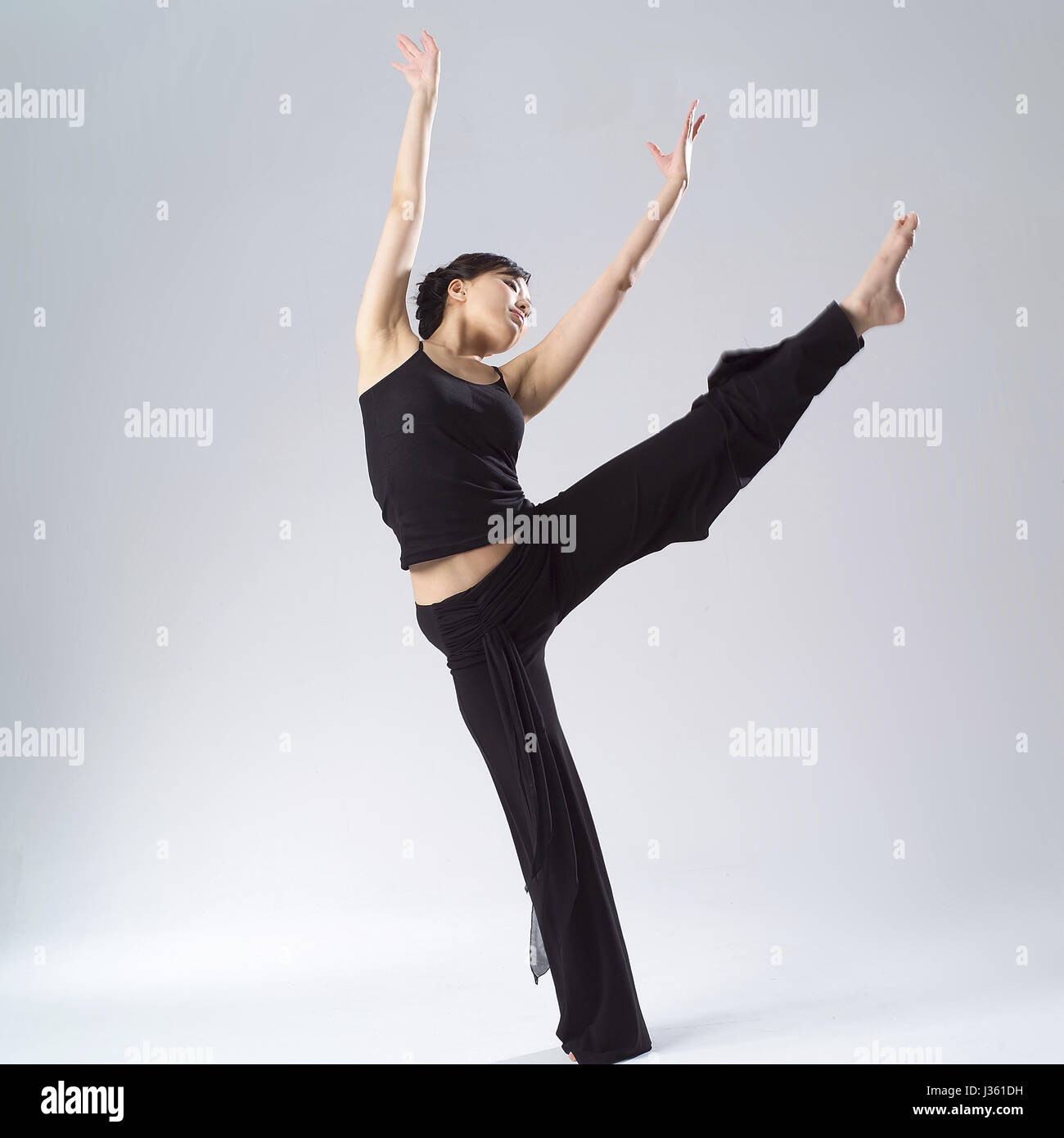 Chinese woman dancing barefoot hi-res stock photography and images - Alamy