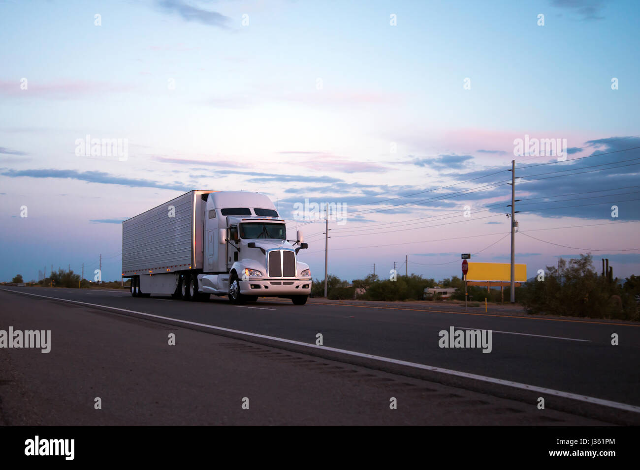 Reefer Big Rig The most popular model in the American big rig semi truck with a reefer ...