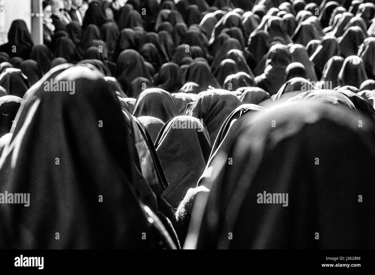 The flow of the women in black with the face covered by a black veil ...