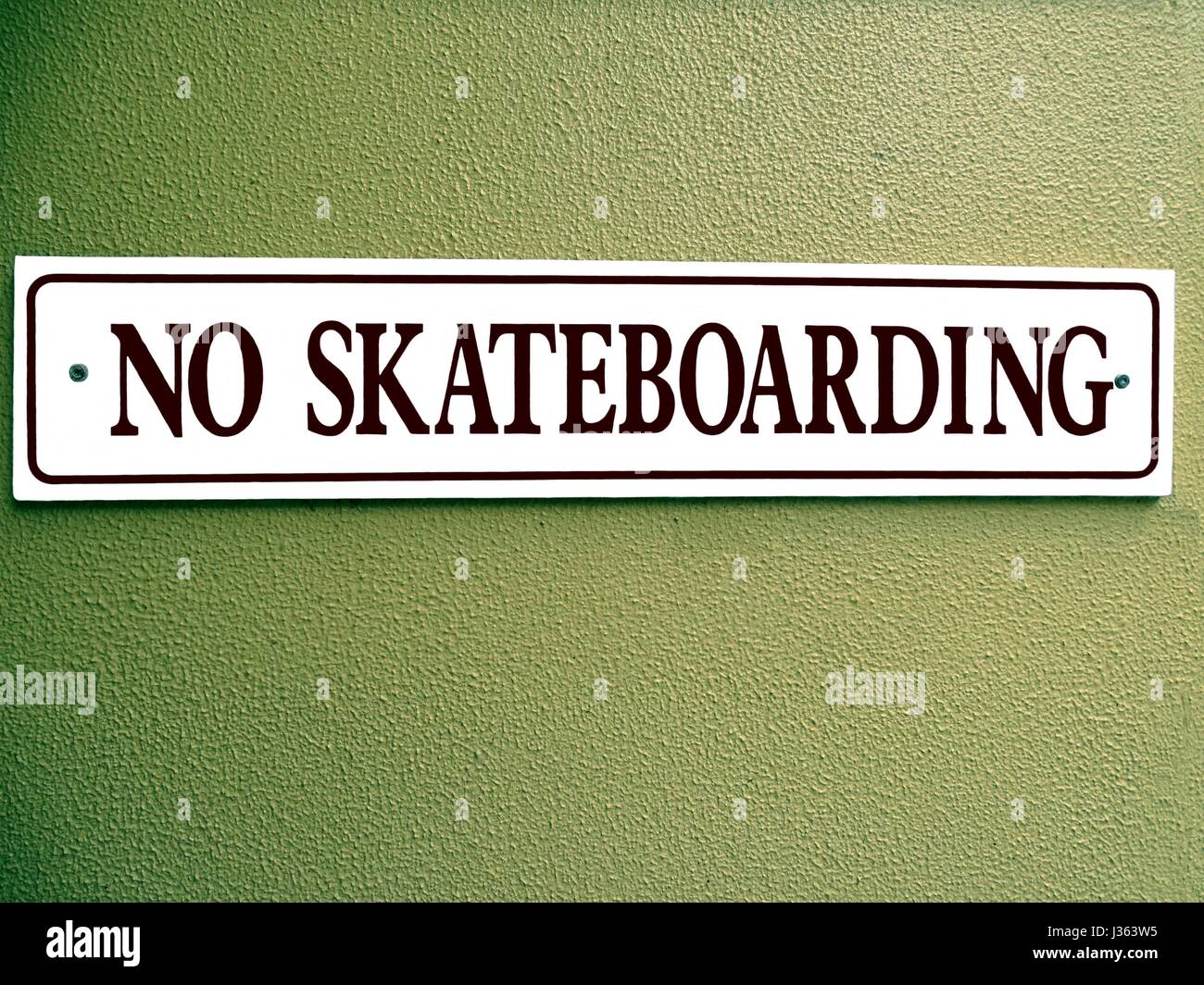 A sign prohibiting skateboarding Stock Photo