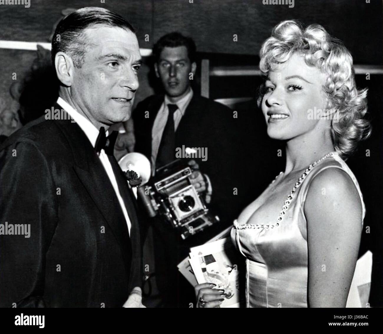 Sir Lawrence Oliver at the premiere of  The Prince and the Showgirl (1957)  He stands next to usherette Vanda Hudson who became a B actress the following year    .  It is forbidden to reproduce the photograph out of context of the promotion of the film. It must be credited to the Film Company and/or the photographer assigned by or authorized by/allowed on the set by the Film Company. Restricted to Editorial Use. Photo12 does not grant publicity rights of the persons represented. Stock Photo