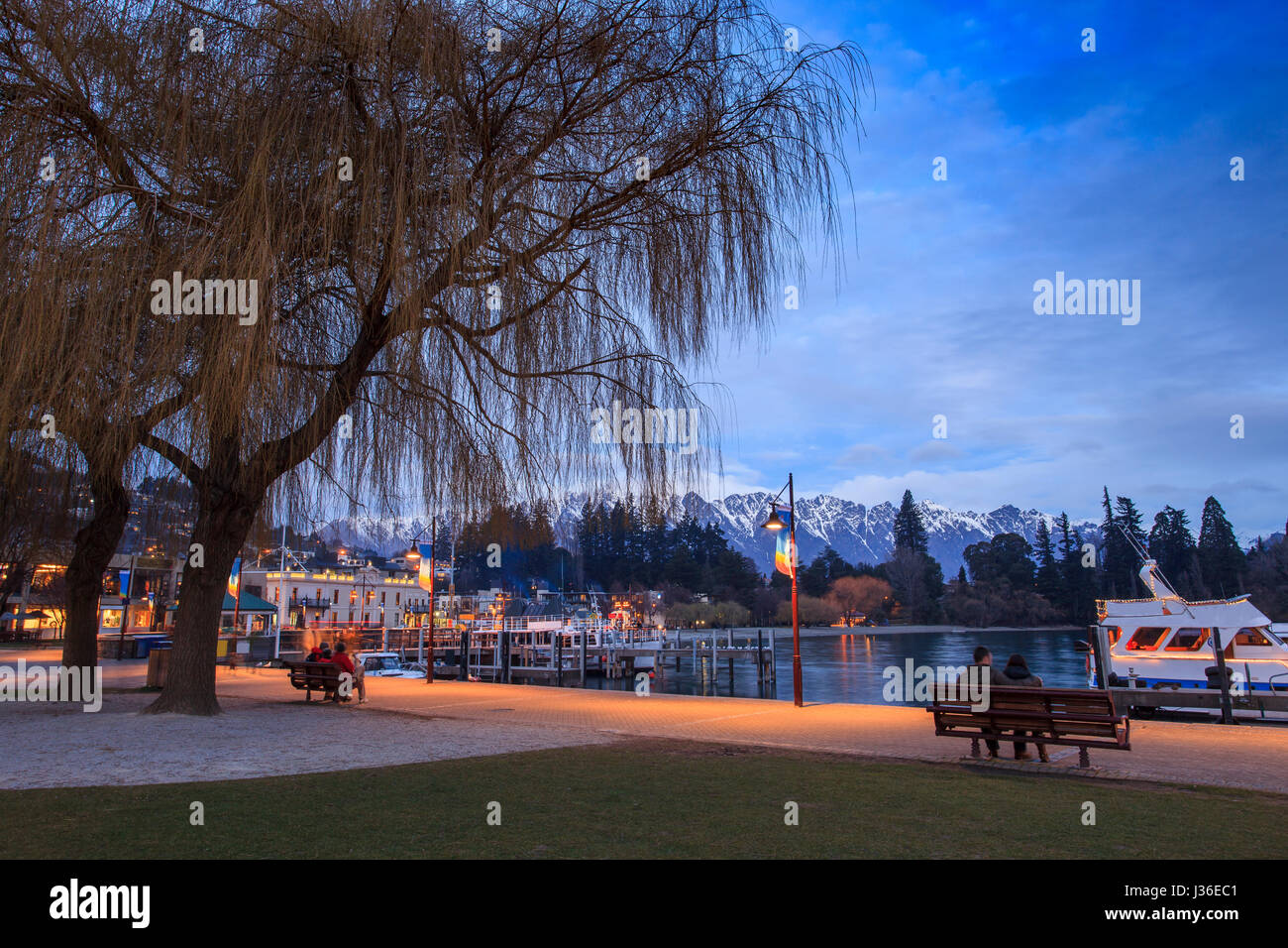 beautiful scenic of lake wakatipu queenstown south island new zealand ...