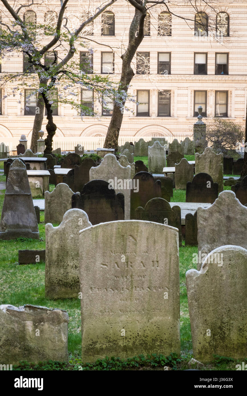 Old graveyard attached to Trinity church in New York City Stock Photo Alamy