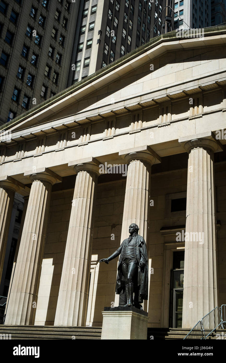 Statue of George Washington outside Federal Hall, New York City Stock ...
