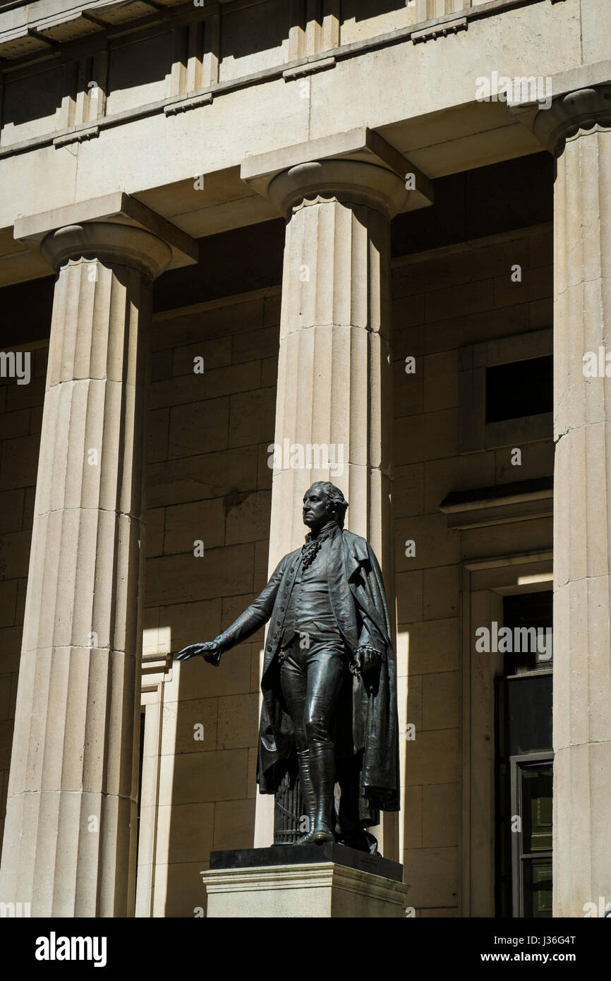 Statue of George Washington outside Federal Hall, New York City Stock ...