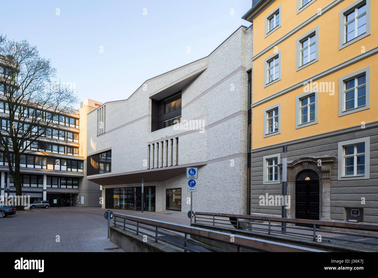 View along old and new exterior facade. Haus der Bildung - Municipal Library Bonn, Bonn, Germany. Architect:  kleyer.koblitz.letzel.freivogel.architek Stock Photo