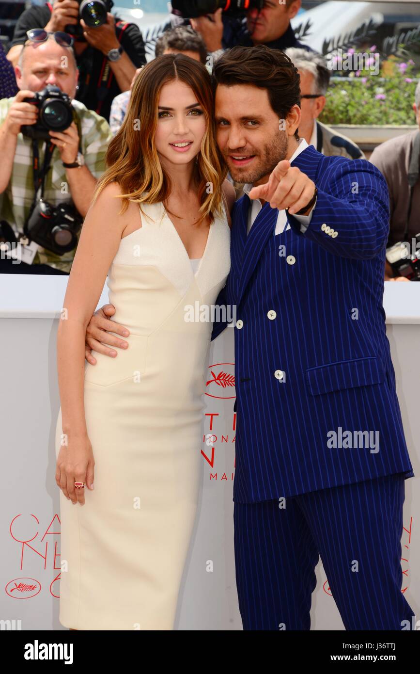 Edgar Ramirez Ana De Armas Photocall Of The Film Hands Of Stone 69th Cannes Film Festival May 16 2016 Stock Photo Alamy